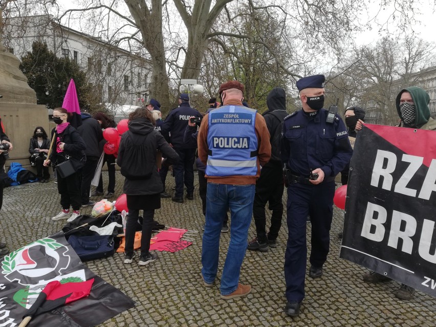 Pierwszomajowa pikienta na pl Jana Pawła II we Wrocławiu