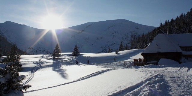 Siarczyste mrozy są dokuczliwe, ale dzięki słonecznej, wyżowej pogodzie wycieczki w Tatry obfitują we wspaniałe widoki