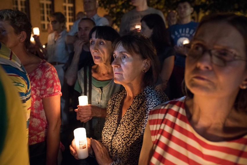 Ponad 1000 osób na proteście na placu Daszyńskiego w Opolu...