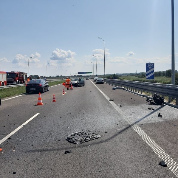 W Gorliczynie wypadek na autostradzie A4. Samochód osobowy uderzył w bariery