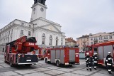 Kalisz: Alarm bombowy w urzędzie miasta. Ewakuowano prawie 200 osób! [ZDJĘCIA]