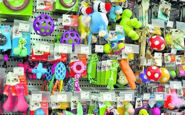 Piłki, gryzaki, elektryczne gadżety i zabawki, których nie powstydziłby się sklep z artykułami dla dzieci