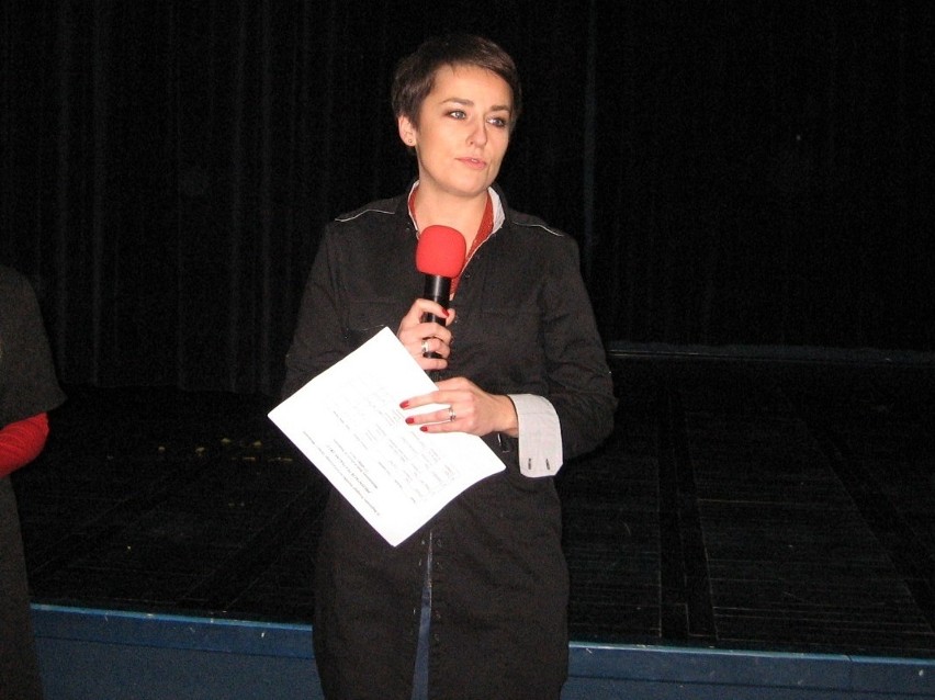 Przewodnicząca jury, Anna Kulpa, ogłasza werdykt jury