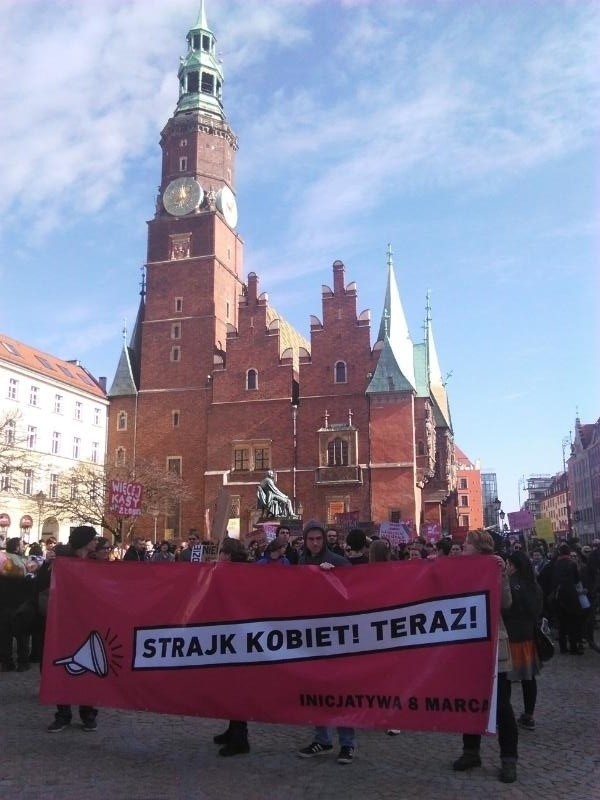Manifa i antymanifa we Wrocławiu. Spokoju pilnowała policja (ZDJĘCIA)