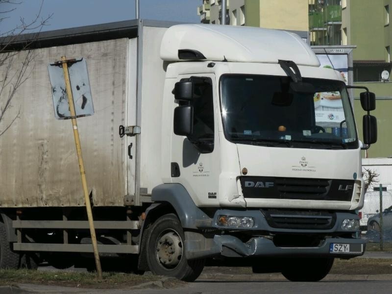 Wrocław: Zderzenie na skrzyżowaniu Strzegomskiej i Estońskiej (ZDJĘCIA)