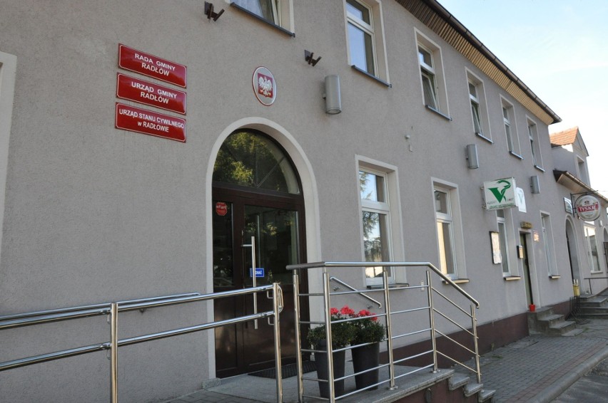 Urząd gminy w Radłowie.