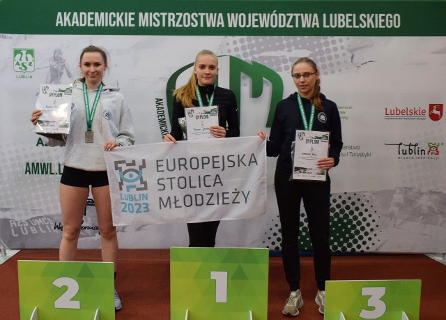 Najlepsze zawodniczki w skoku w dal: Izabela Jastrząb (AZ Zamość), Monika Moskal (UM Lublin) i Karolina Wilk (UM Lublin)