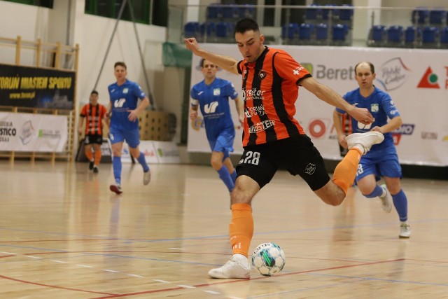 Piłkarze FC Reiter odnieśli piąte zwycięstwo w bieżącym sezonie. W sobotni wieczór torunianie pokonali AZS UŚ Katowice 4:1 (1:1).