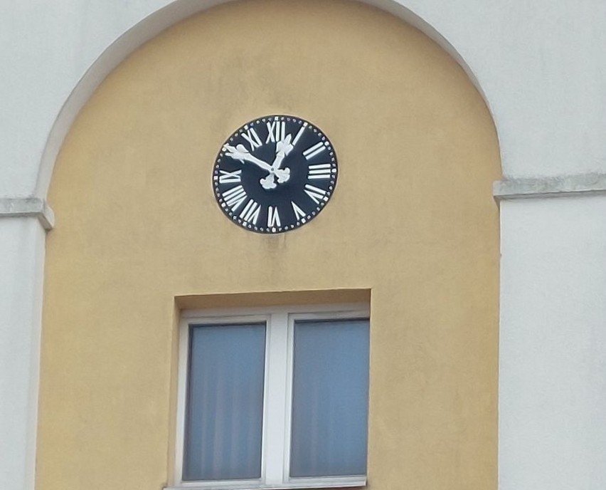 „Kasa znów bije na komendzie” – historia kolbuszowskiego zegara [ZDJĘCIA]