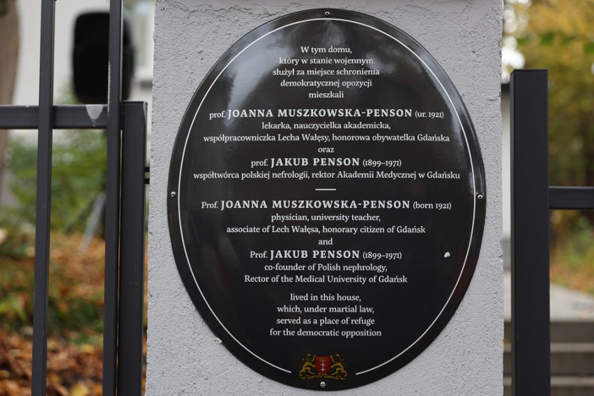 Gdańsk: Pamiątkowa tablica w setną rocznicę urodzin profesor Joanny Muszkowskiej-Penson