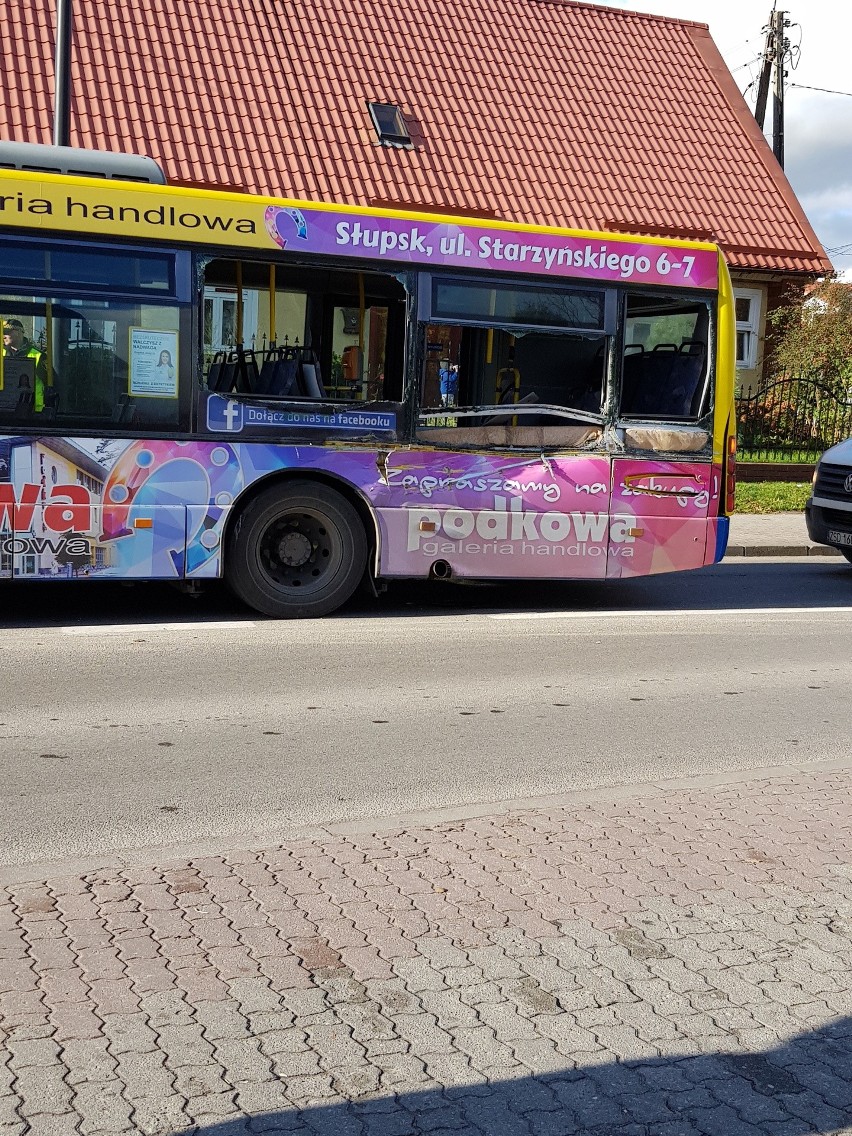 Zderzenie autobusu i ciężarówki w Kobylnicy [zdjęcia, wideo]