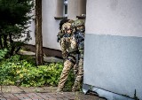 Policyjni kontrterroryści z kilku miast ćwiczyli w Łodzi, jak udzielać pomocy medycznej w warunkach bojowych