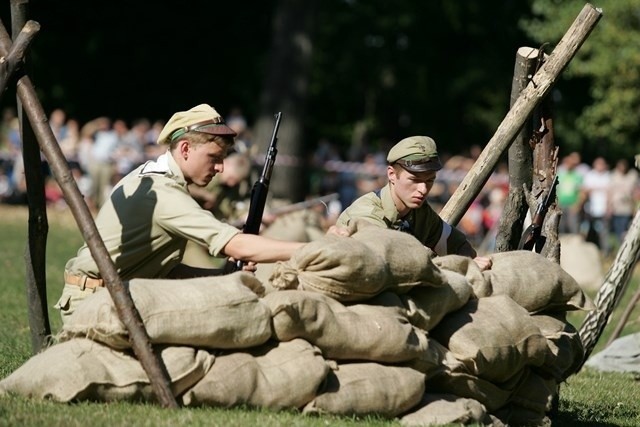 Obrona wieży spadochronowej w Katowicach 2013