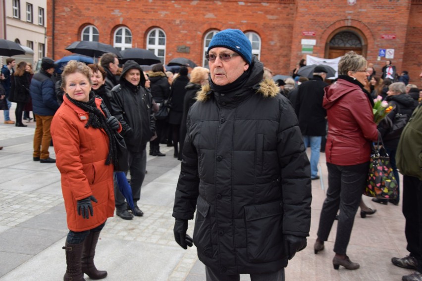 Dwie manifestacje w Szczecinku w Dniu Kobiet [zdjęcia, wideo]