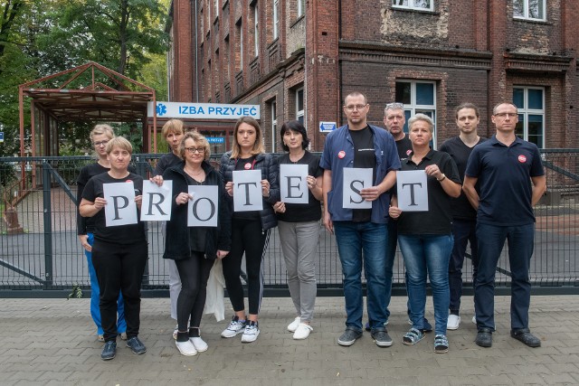 Fizjoterapeuci i diagności to pracownicy służby zdrowia, którzy przez ostatnie dwa tygodnie protestowali, domagając się zwiększenia wynagrodzeń. Jedni z nich, jak mówią, uważani są często za niepotrzebnych, z kolei drudzy czują się niewidzialni. Na czym dokładnie polega ich praca, co jest w niej najtrudniejsze i dlaczego mają prawo czuć się niedoceniani?