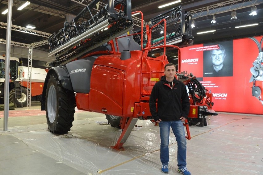 AGROTECH 2017 w Kielcach już w piątek! Ciągniki i maszyny zajmują miejsca 