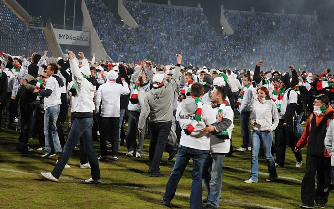 [nowe zdjęcia] Lech Poznań - Legia Warszawa. Mecz i demolka