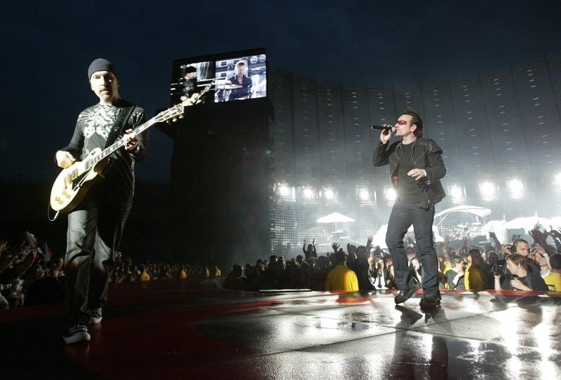 The Edge (z lewej) i Bono na scenie dali z siebie wszystko.