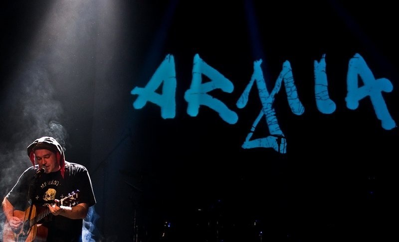 Armia - to logo i tego muzyka zna każdy fan gitarowego...