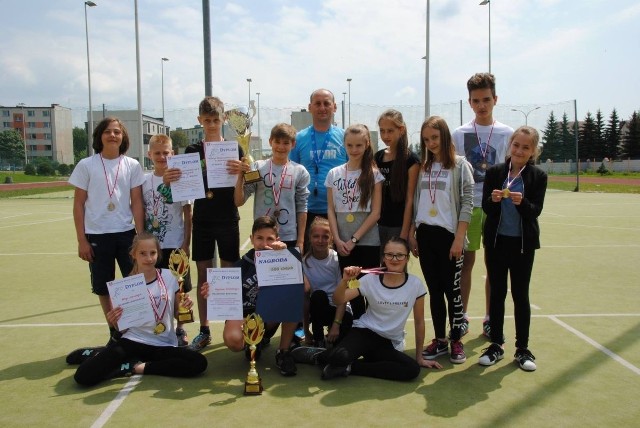 Reprezentacja Szkoły Podstawowej numer 3 z Jędrzejowa po raz drugi okazała się najlepsza w lekkoatletycznym grand prix gminy Jędrzejów.