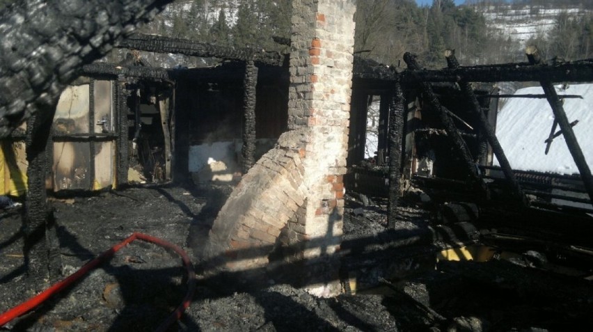 Pożar w Ujsołach: Rodzina straciła dach nad głową. Pomóżmy!