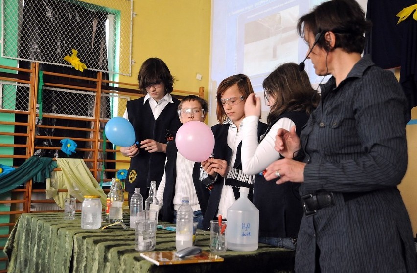 Doświadczenia chemiczne w szczecinskich szkolach