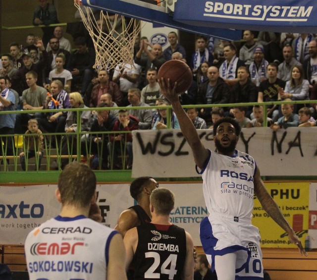 Ryan Harrow (w wyskoku) już po 15 minutach miał 19 punktów