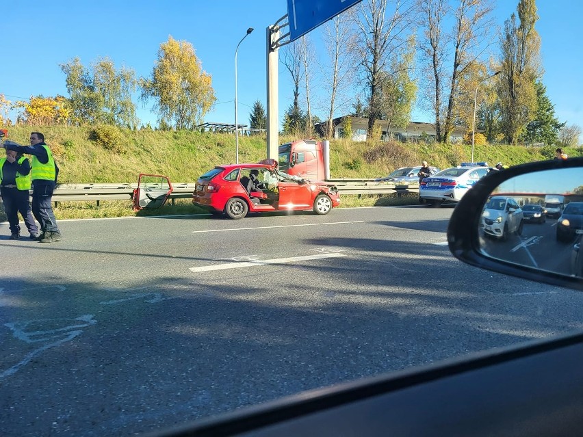 Autostrada A4 w Katowicach: zderzenie samochodu ciężarowego...