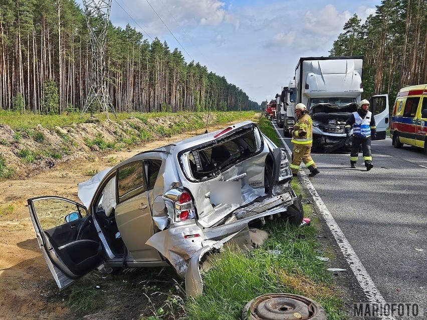 Dwie osoby zostały ranne w wypadku na DK 45 w Bierdzanach....