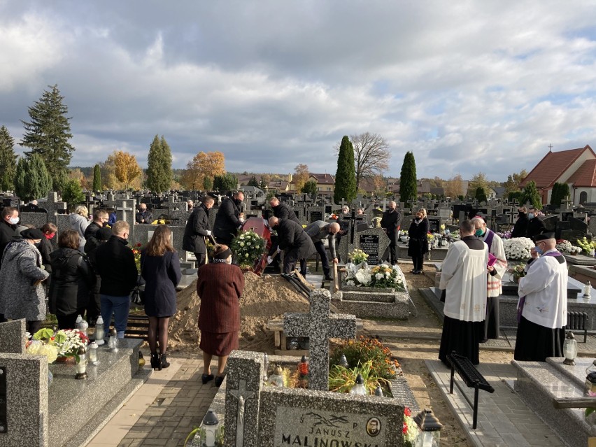 Maków Mazowiecki. Cmentarze pozostają zamknięte do 2 listopada. Zdjęcia 31.10.2020