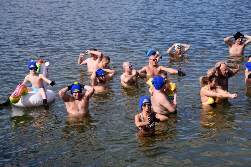 SKWIERZYNA I MIĘDZYRZECZ. Plażowanie zamiast morsowania. Wiosna na popularnym kąpielisku [WIDEO, ZDJĘCIA]