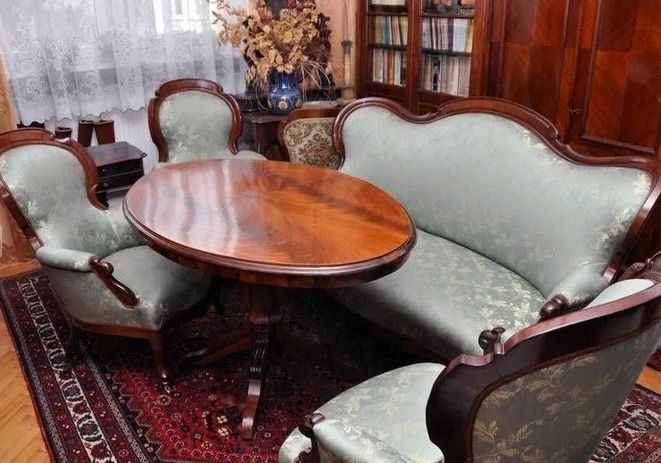 Zabytkowe, antyczne dwa fotele i kanapa: 

Cena: 7 700 zł