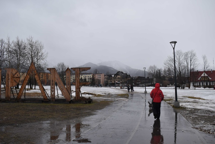 Zakopane. Śnieg znika błyskawicznie. Czy to koniec zimy pod Giewontem? 