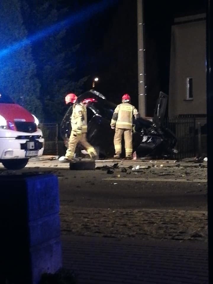 Poważny wypadek na Raciborskiej w Rybniku. Kierowca zbiegł....