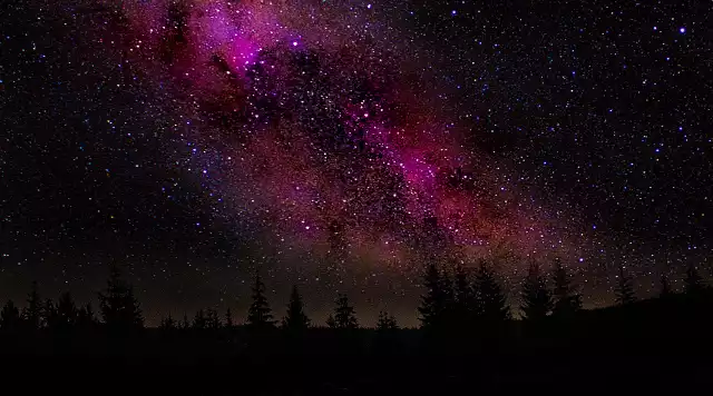 Izerski Park Ciemnego Nieba od samego początku powstania cieszy się wielką popularnością wśród turystów. Górskie tereny jak żadne inne, umożliwiają obserwację nocnego nieba.