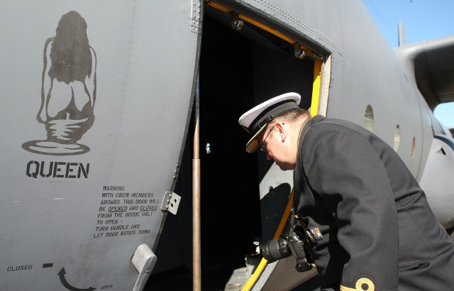 WZL Nr 2 S.A. posiadają niezbędny personel, wyposażenie i infrastrukturę do wykonywania naprawy, obsługi okresowej oraz obsługi głównej samolotu C-130. Od 2010 roku zakład realizuje umowy na serwisowanie samolotu C-130