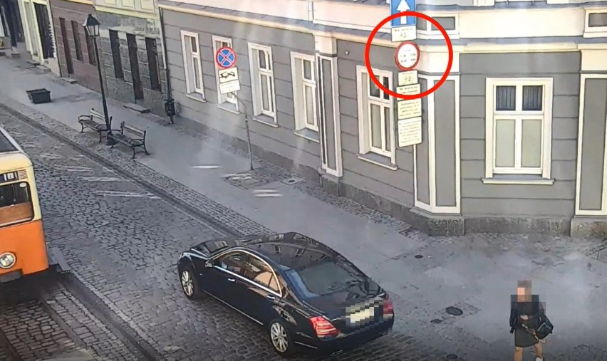 Bydgoska policja przejrzała monitoring. Posypią się mandaty! [zdjęcia, wideo]