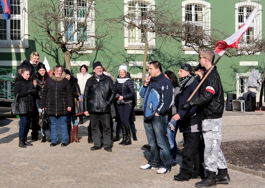 Pikieta uczniów ze szkół wieczorowych w Szczecinie