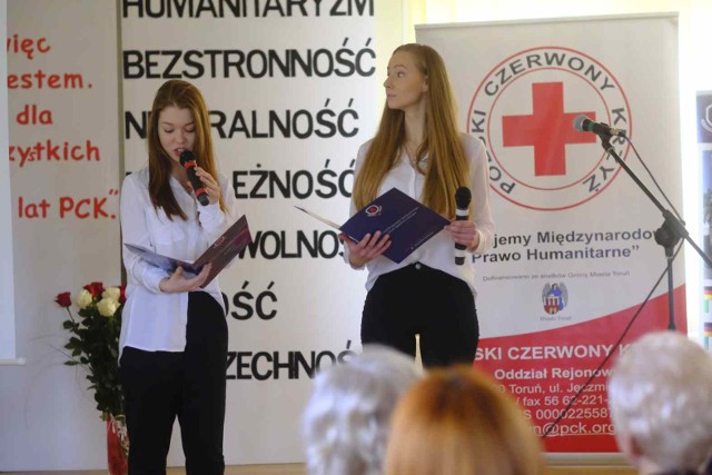 Piątkowe sympozjum w VIII LO były jedną z uroczystości jubileuszowych świętującego 100-lecie istnienia Polskiego Czerwonego Krzyża