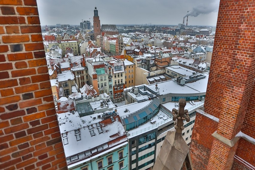 Zimowe panoramy miasta z kilku punktów widokowych we...