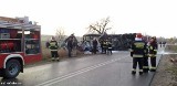 Tragiczny wypadek pod Pińczowem. Dwie ofiary, kilkudziesięciu rannych po zderzeniu autobusu z cysterną