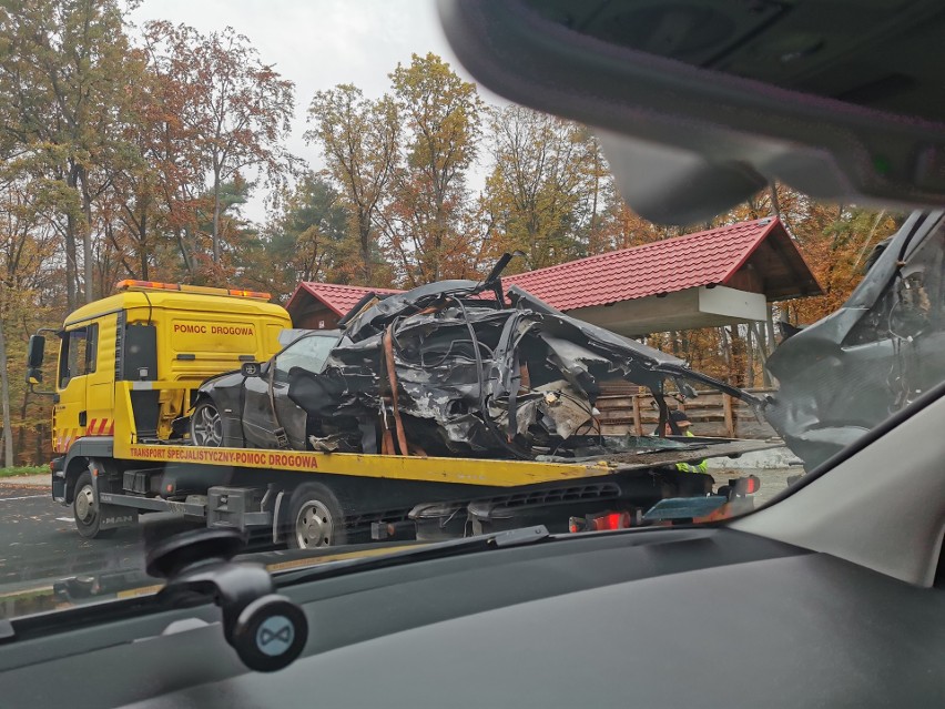 Kierowca BMW zginął w wypadku w Stykowie koło Głogowa Małopolskiego. Jego auto zderzyło się z dwoma busami