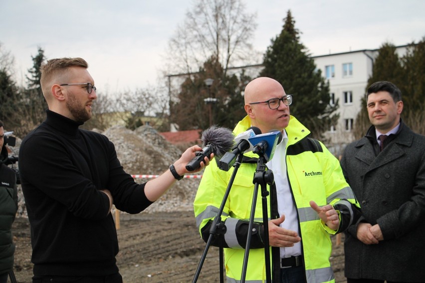 Symboliczne wbicie łopaty w miejscu, gdzie powstaną...