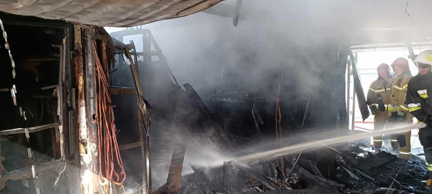 Pożar warsztatu samochodowego w Makowlanach
