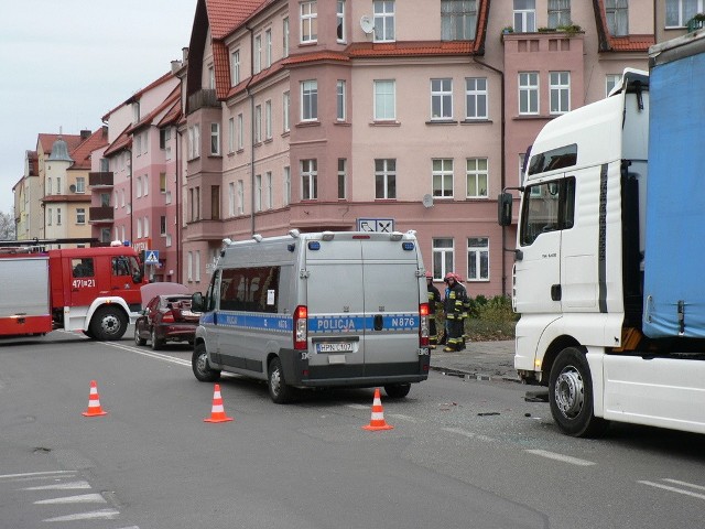 W poniedziałek na skrzyżowaniu I Armii WP i Okrzei w Lęborku doszło do kolizji dwóch samochodów.