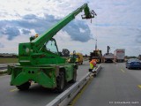 Szersza droga dla kierowców na autostradzie A1. Wykonawca montuje już bariery rozdzielające kierunki jazdy