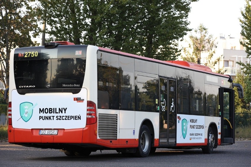 Mobilny punkt szczepień ruszy w tournée po szkołach w Gdańsku. Wygodny sposób na zaszczepienie dziecka