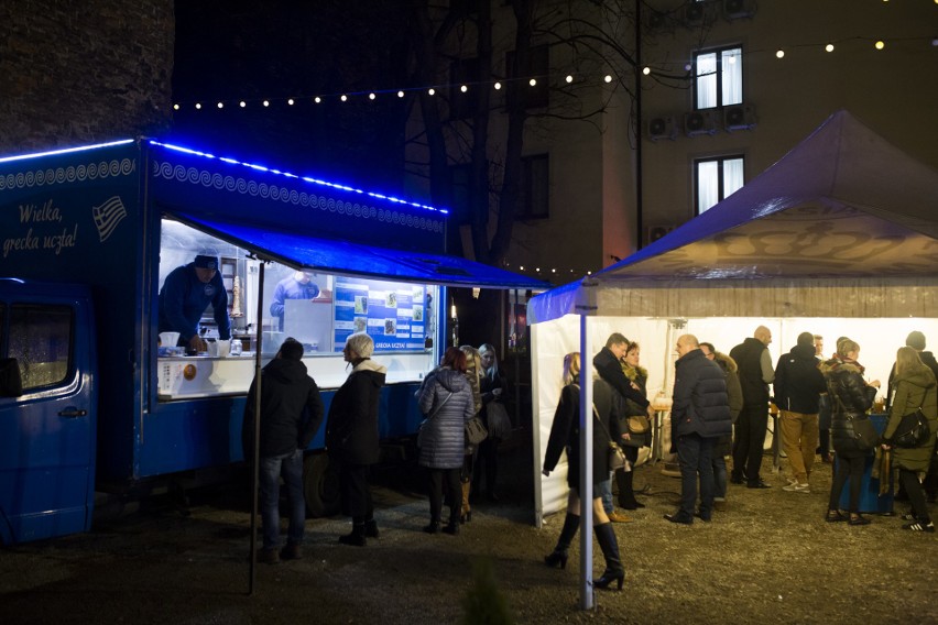 Kraków. Truckarnia – oto nowe miejsce z food truckami na Kazimierzu [ZDJĘCIA]