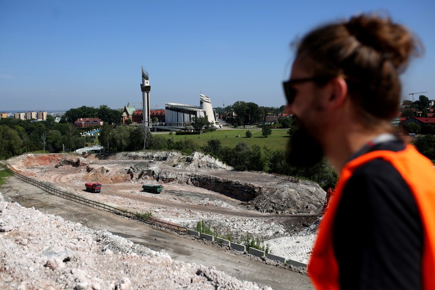 Budowa Trasy Łagiewnickiej. Wykopano już 160 tys. ton ziemi [NOWE ZDJĘCIA]