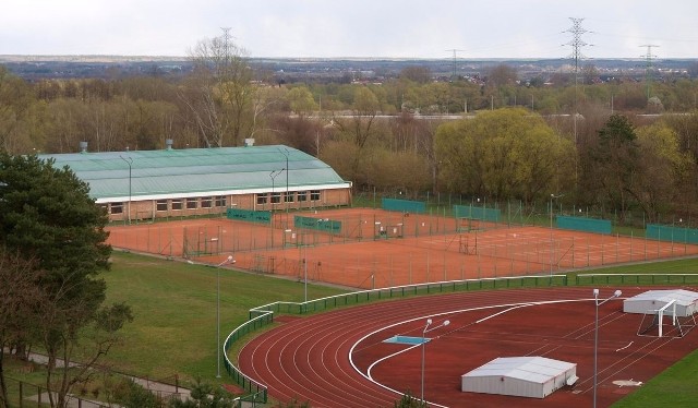 Hala tenisowa, korty i fragment stadionu lekkoatletycznego